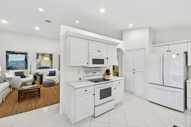 6594 Sun River Road, Boynton Beach, FL 33437