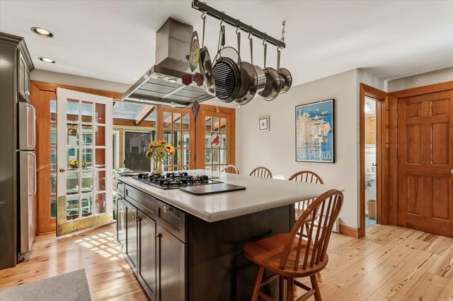 16 Common Street, Boston, MA 02129