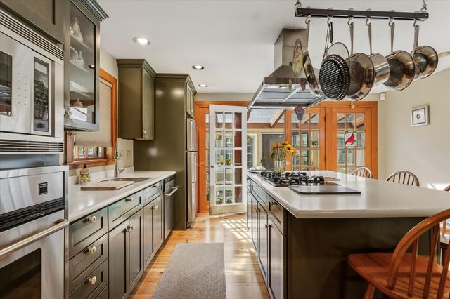16 Common Street, Boston, MA 02129