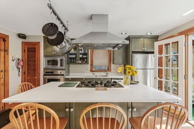 16 Common Street, Boston, MA 02129