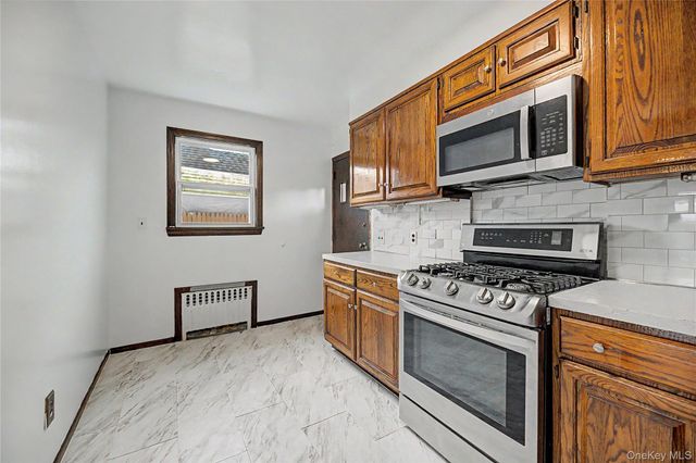 25 Longmeadow Road, Yonkers, NY 10704