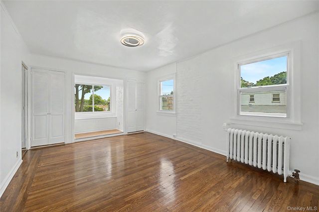 25 Longmeadow Road, Yonkers, NY 10704