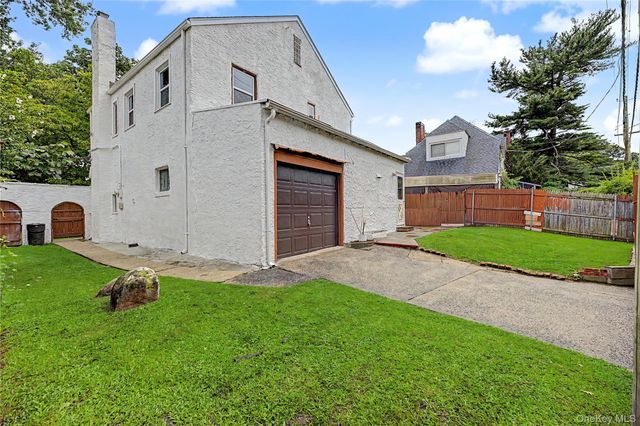 25 Longmeadow Road, Yonkers, NY 10704