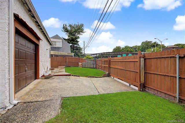 25 Longmeadow Road, Yonkers, NY 10704
