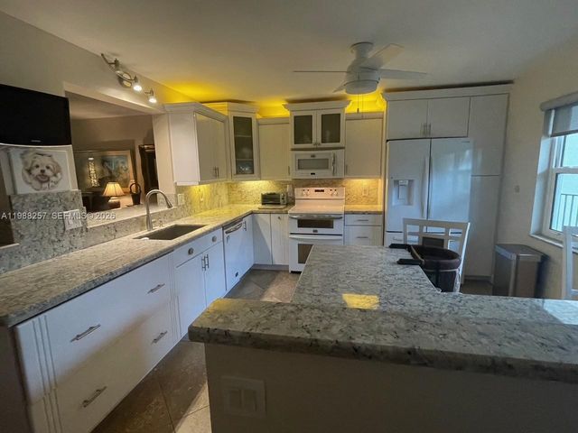 281 S Hollybrook Drive 50205, Pembroke Pines, FL 33025