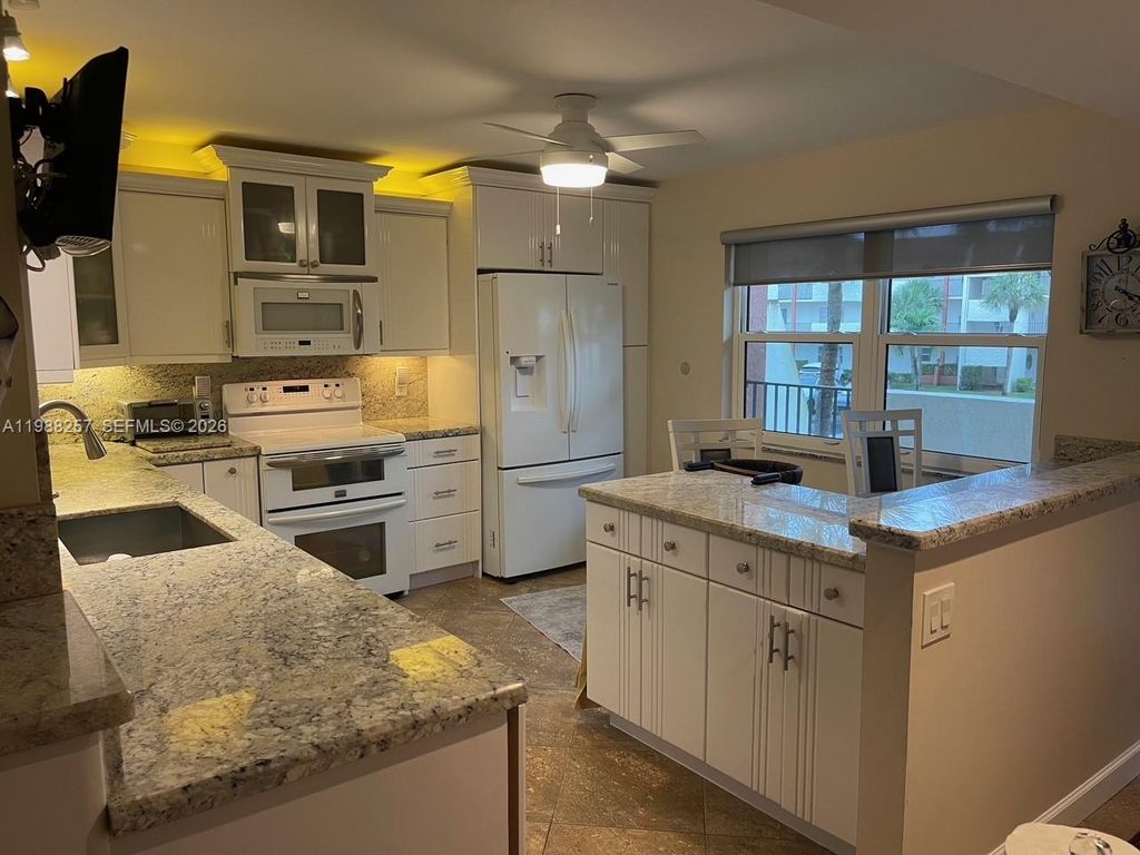 281 S Hollybrook Drive 50205, Pembroke Pines, FL 33025