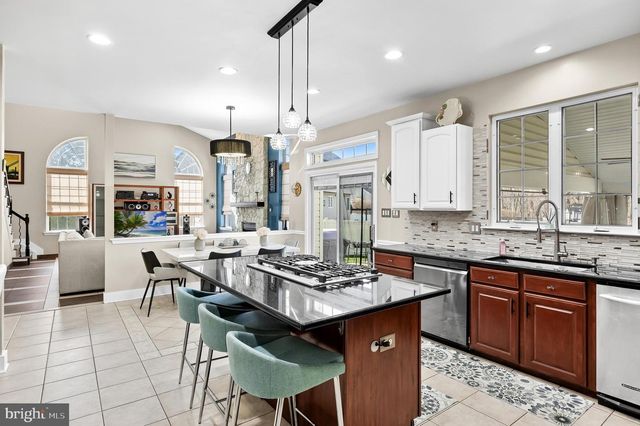 2 ROTHBURY DR, Lumberton, NJ 08048