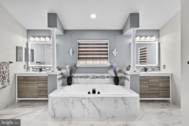 2 ROTHBURY DR, Lumberton, NJ 08048