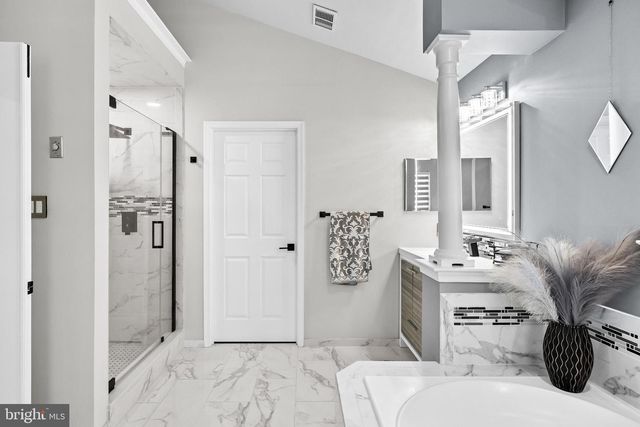 2 ROTHBURY DR, Lumberton, NJ 08048