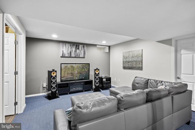 2 ROTHBURY DR, Lumberton, NJ 08048