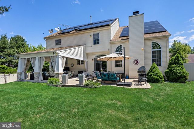 2 ROTHBURY DR, Lumberton, NJ 08048