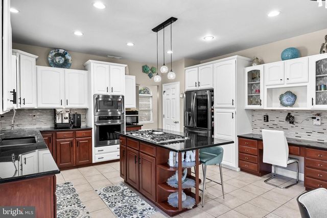 2 ROTHBURY DR, Lumberton, NJ 08048