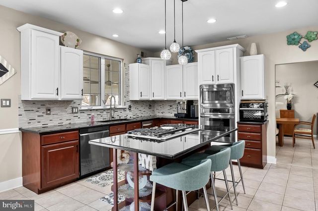 2 ROTHBURY DR, Lumberton, NJ 08048