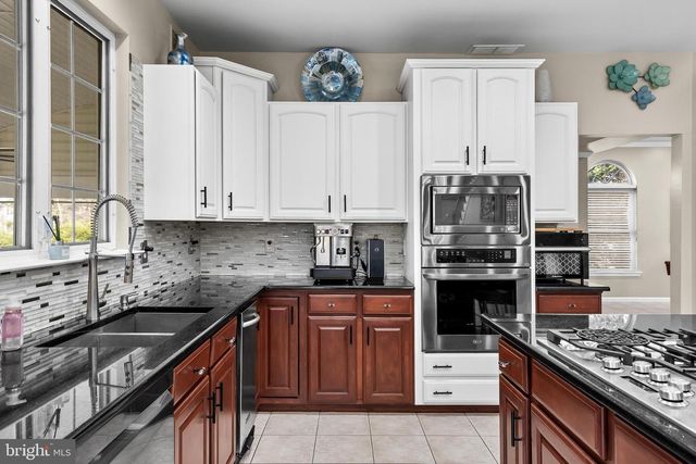 2 ROTHBURY DR, Lumberton, NJ 08048