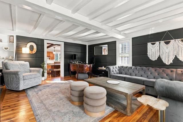 405 Andover St, Wilmington, MA 01887