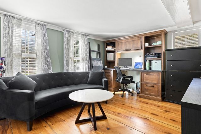 405 Andover St, Wilmington, MA 01887