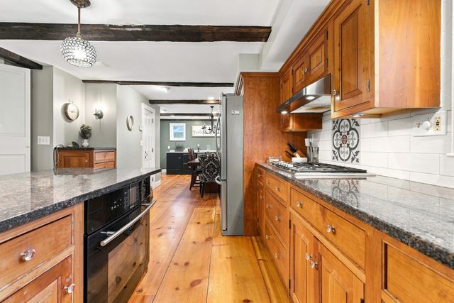 405 Andover St, Wilmington, MA 01887