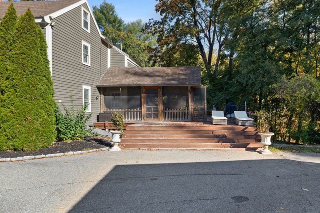 405 Andover St, Wilmington, MA 01887