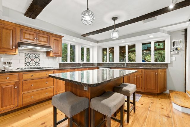 405 Andover St, Wilmington, MA 01887