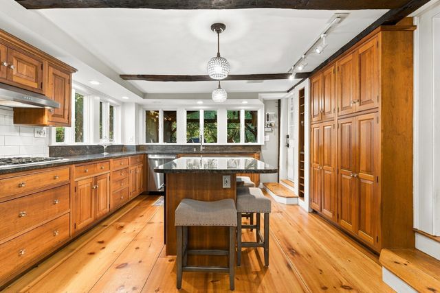 405 Andover St, Wilmington, MA 01887