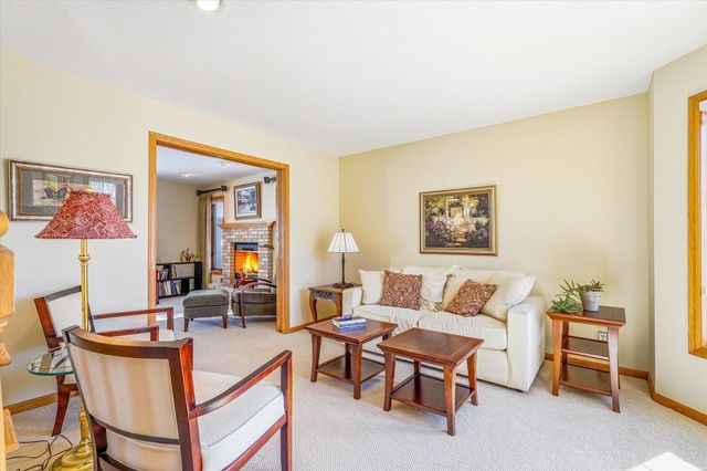 585 High Ridge Circle, Mendota Heights, MN 55118