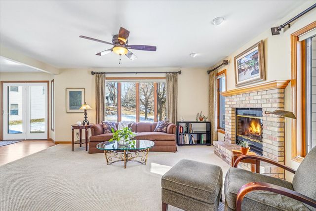 585 High Ridge Circle, Mendota Heights, MN 55118