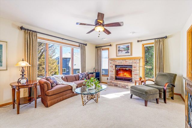 585 High Ridge Circle, Mendota Heights, MN 55118