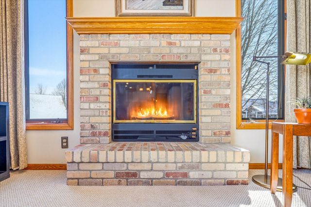 585 High Ridge Circle, Mendota Heights, MN 55118