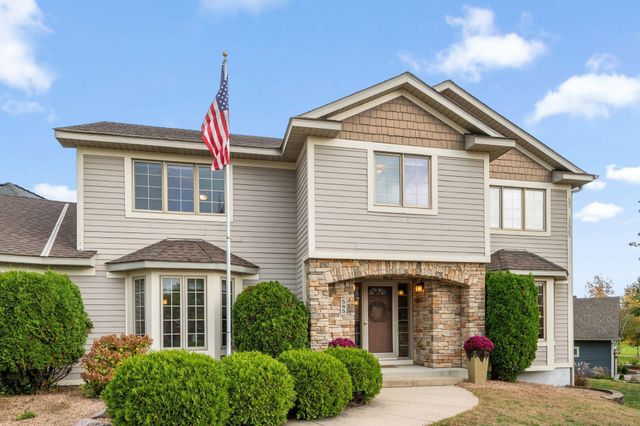 585 High Ridge Circle, Mendota Heights, MN 55118