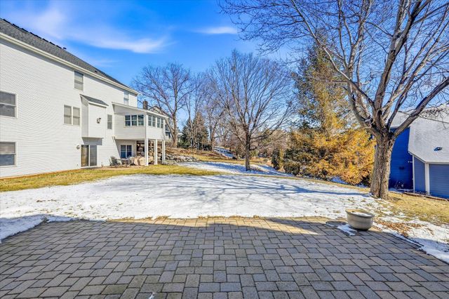 585 High Ridge Circle, Mendota Heights, MN 55118