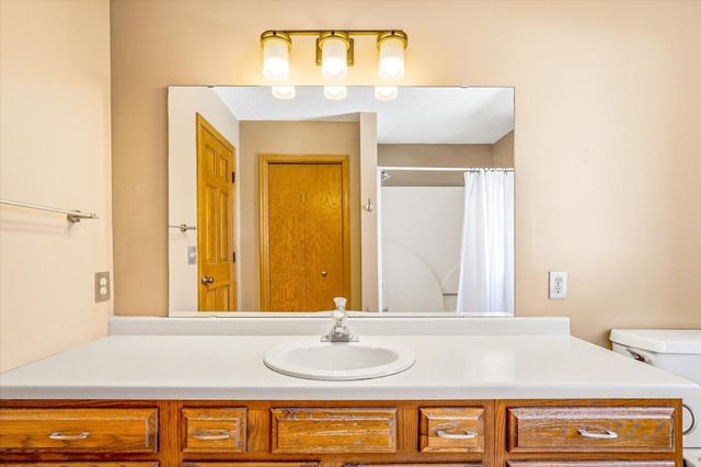 585 High Ridge Circle, Mendota Heights, MN 55118