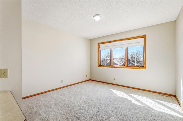 585 High Ridge Circle, Mendota Heights, MN 55118