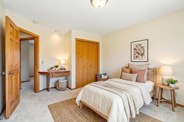 585 High Ridge Circle, Mendota Heights, MN 55118