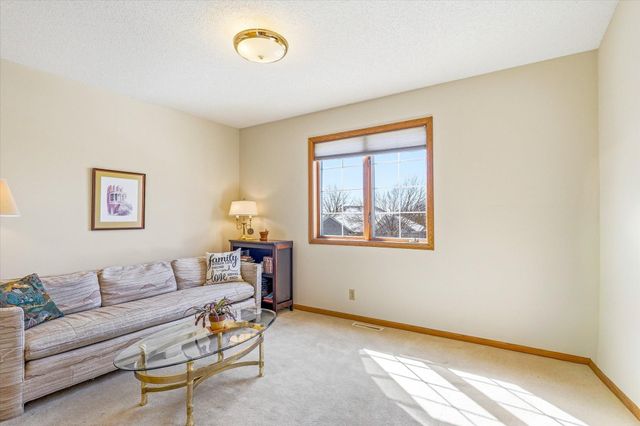 585 High Ridge Circle, Mendota Heights, MN 55118