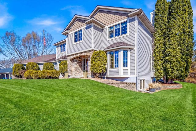 585 High Ridge Circle, Mendota Heights, MN 55118