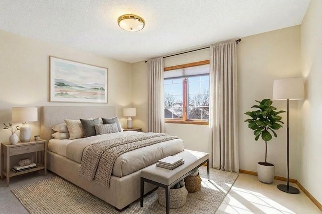 585 High Ridge Circle, Mendota Heights, MN 55118