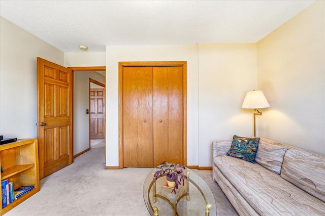 585 High Ridge Circle, Mendota Heights, MN 55118