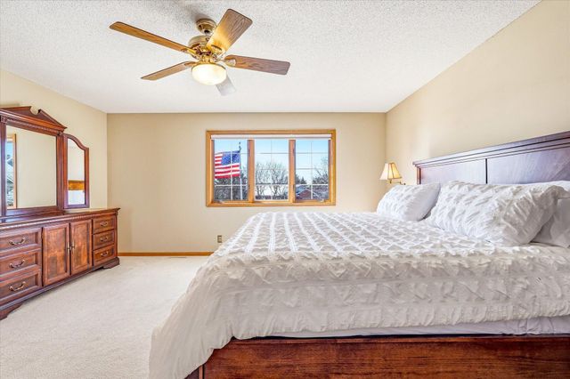 585 High Ridge Circle, Mendota Heights, MN 55118