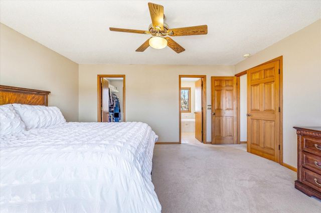 585 High Ridge Circle, Mendota Heights, MN 55118