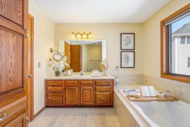 585 High Ridge Circle, Mendota Heights, MN 55118