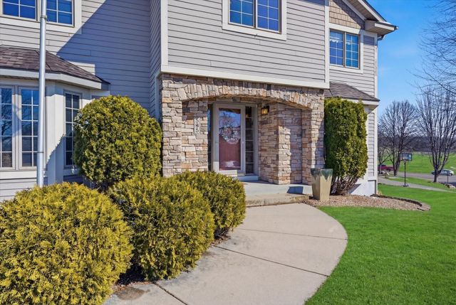 585 High Ridge Circle, Mendota Heights, MN 55118