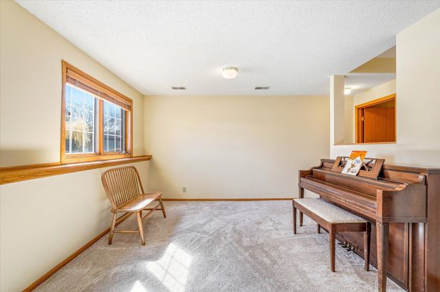 585 High Ridge Circle, Mendota Heights, MN 55118