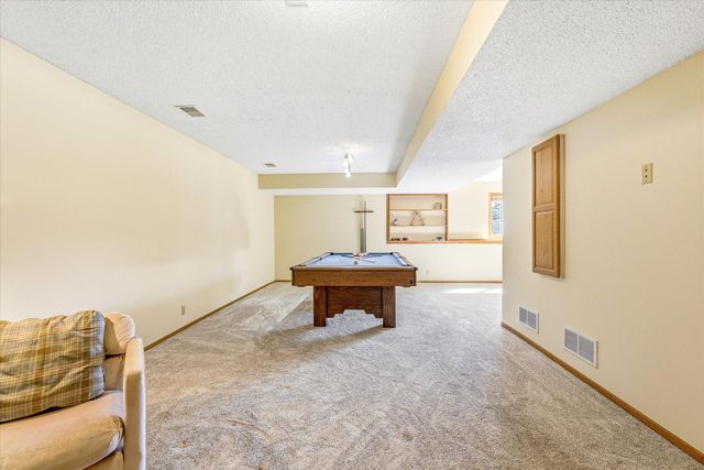 585 High Ridge Circle, Mendota Heights, MN 55118