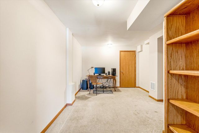 585 High Ridge Circle, Mendota Heights, MN 55118