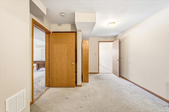 585 High Ridge Circle, Mendota Heights, MN 55118