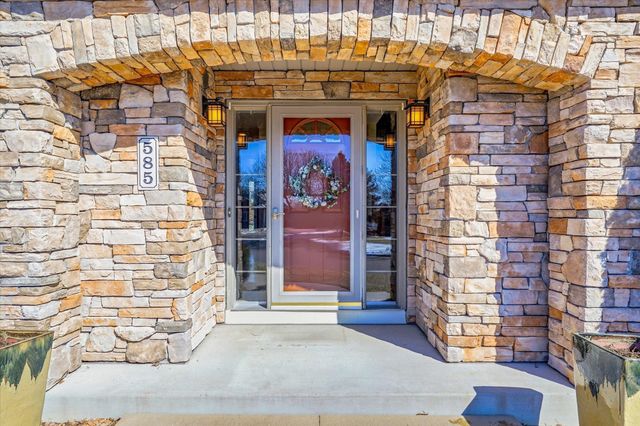 585 High Ridge Circle, Mendota Heights, MN 55118