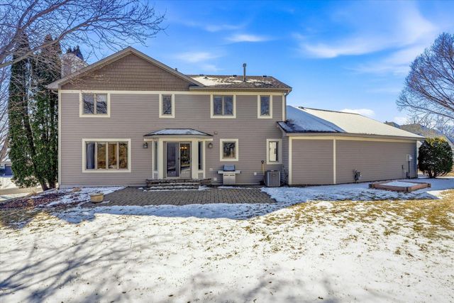 585 High Ridge Circle, Mendota Heights, MN 55118