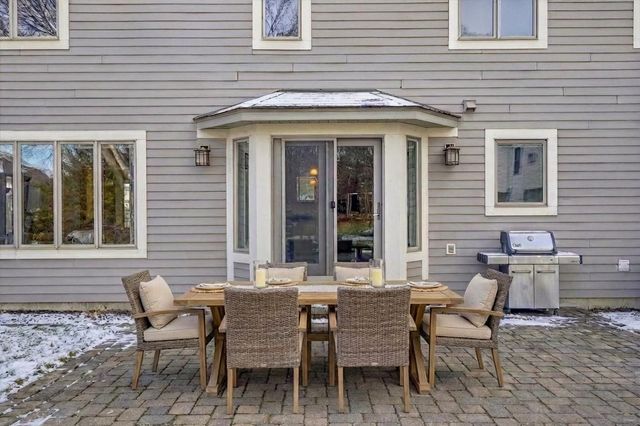 585 High Ridge Circle, Mendota Heights, MN 55118