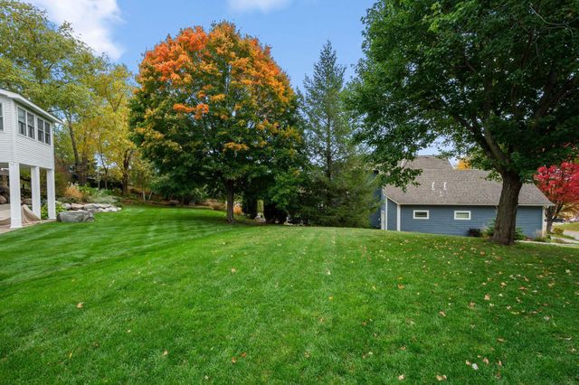 585 High Ridge Circle, Mendota Heights, MN 55118