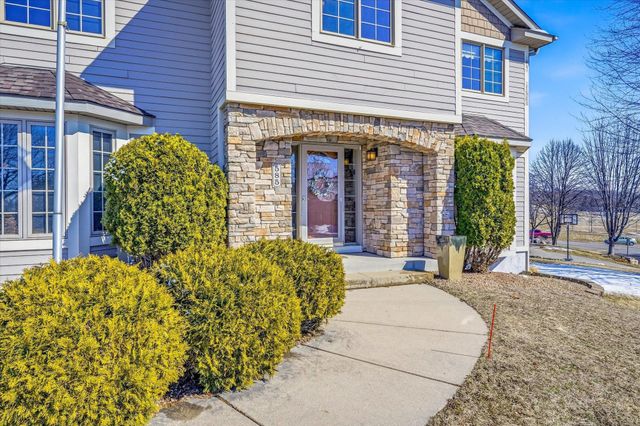 585 High Ridge Circle, Mendota Heights, MN 55118